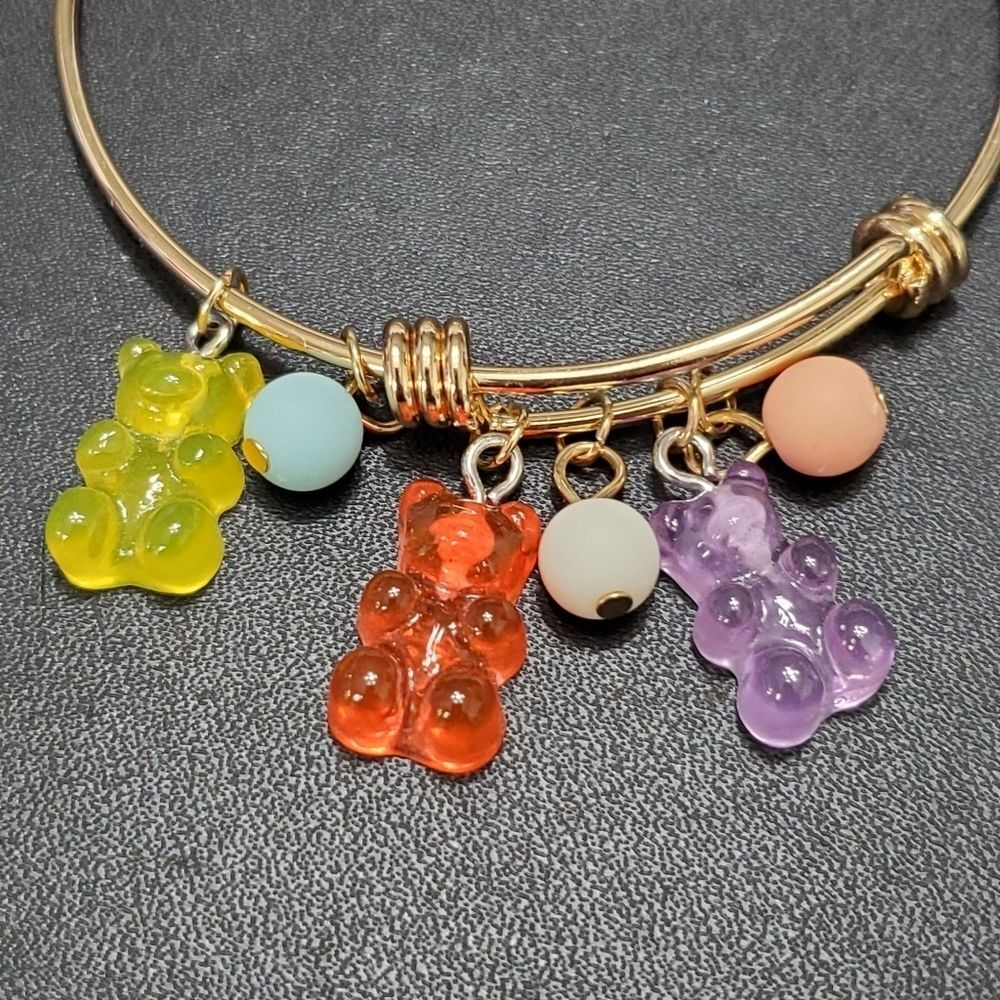 Gold tone gummy bear charm bangle bracelet 8" gold tone